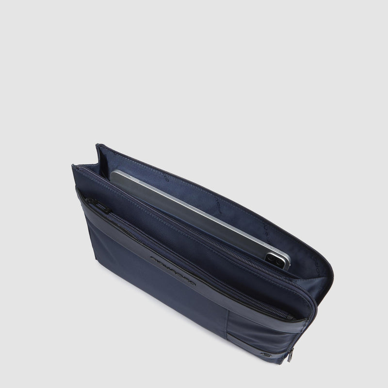 Laptop sleeve 13,3" with stow-away handles