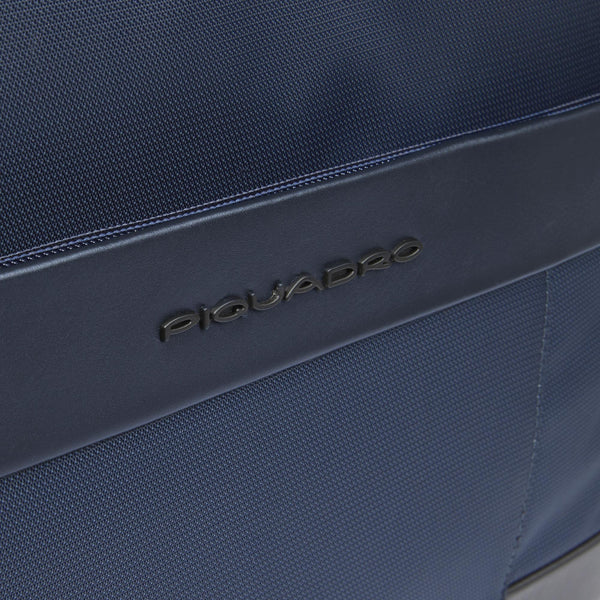 Laptop sleeve 13,3" with stow-away handles