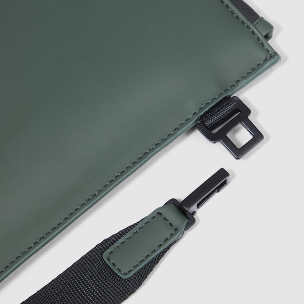 Water resistant clutch