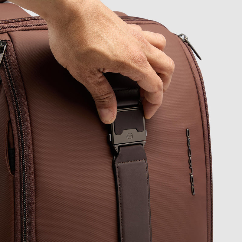 Expandable Travel Pouch in Recycled Fabric and Leather
