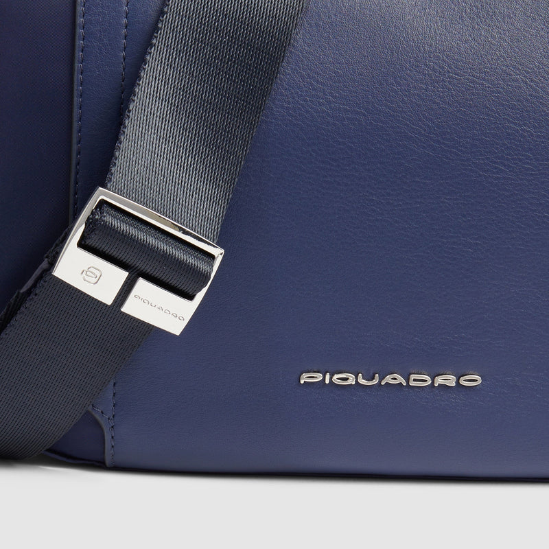 Women's shoulder bag in recycled textile