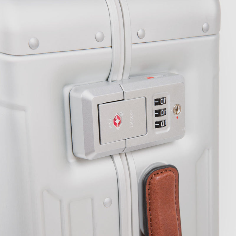 Ultra slim, hardside spinner with TSA lock