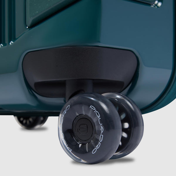 Medium size,4 wheel suitcase