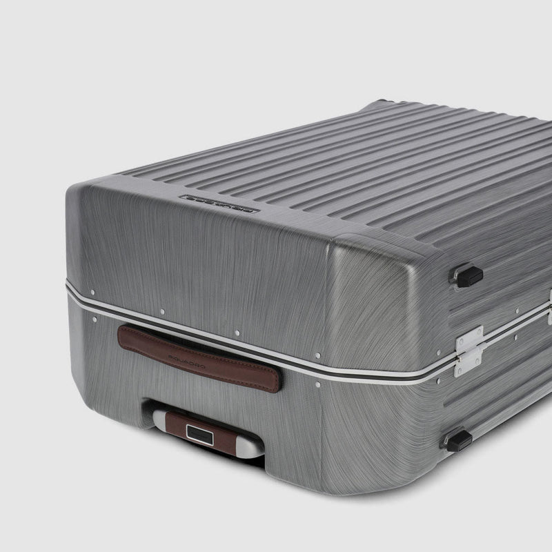 Medium size, 4 wheel suitcase