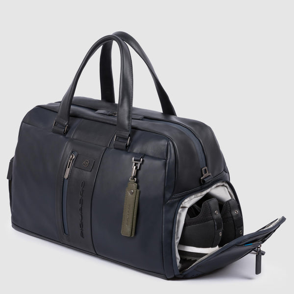 Personalizable duffel bag with shoe compartment