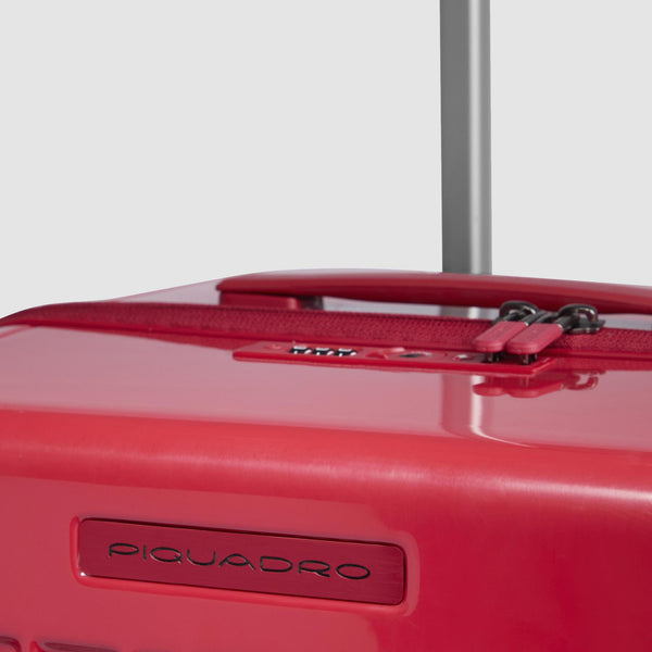 Hardside 4 wheel suitcase in trunk shape