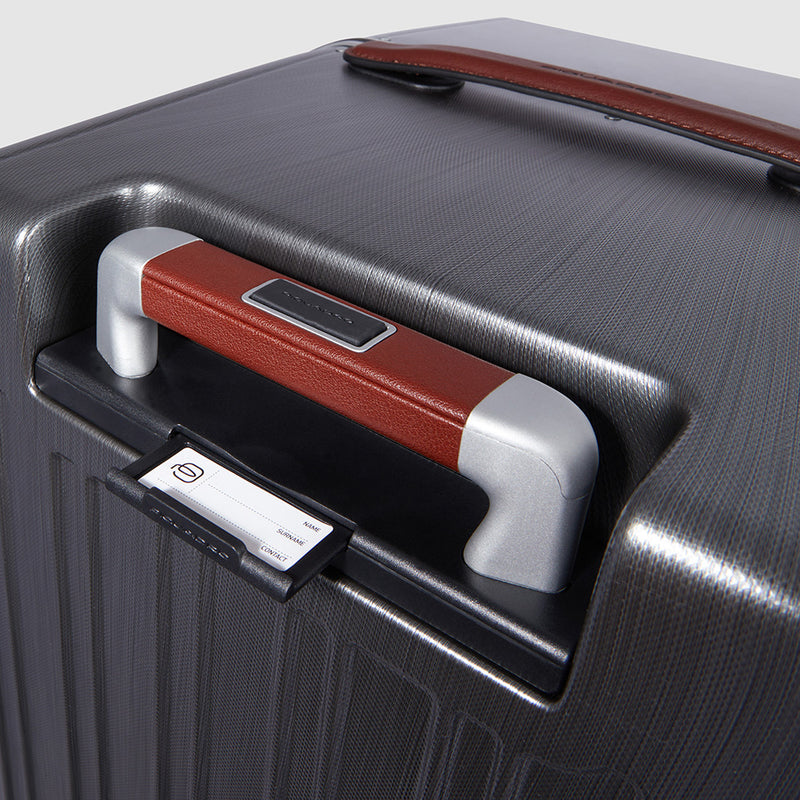 Hardside spinner in trunk shape