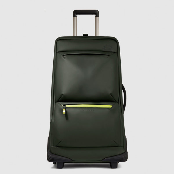 Water resistant duffle bag with wheels