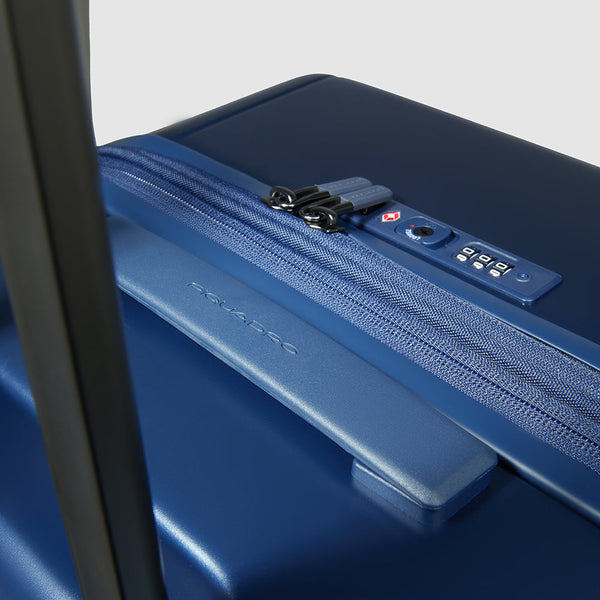 Medium size, expandable 4 wheel suitcase