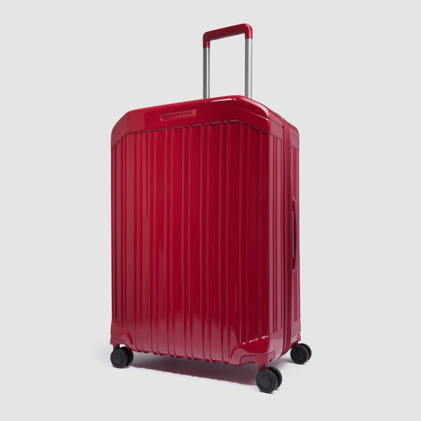 Medium size, expandable 4 wheel suitcase