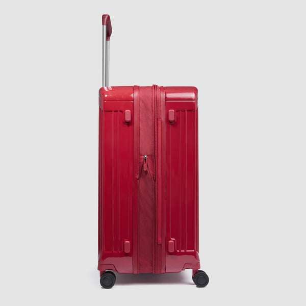 Medium size, expandable 4 wheel suitcase
