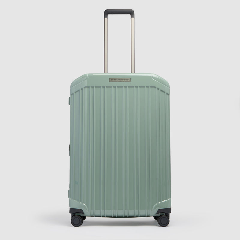 Medium size, expandable 4 wheel suitcase