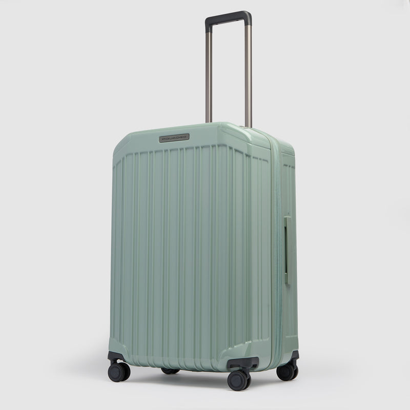 Medium size, expandable 4 wheel suitcase