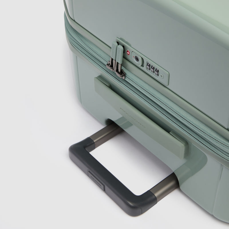 Medium size, expandable 4 wheel suitcase