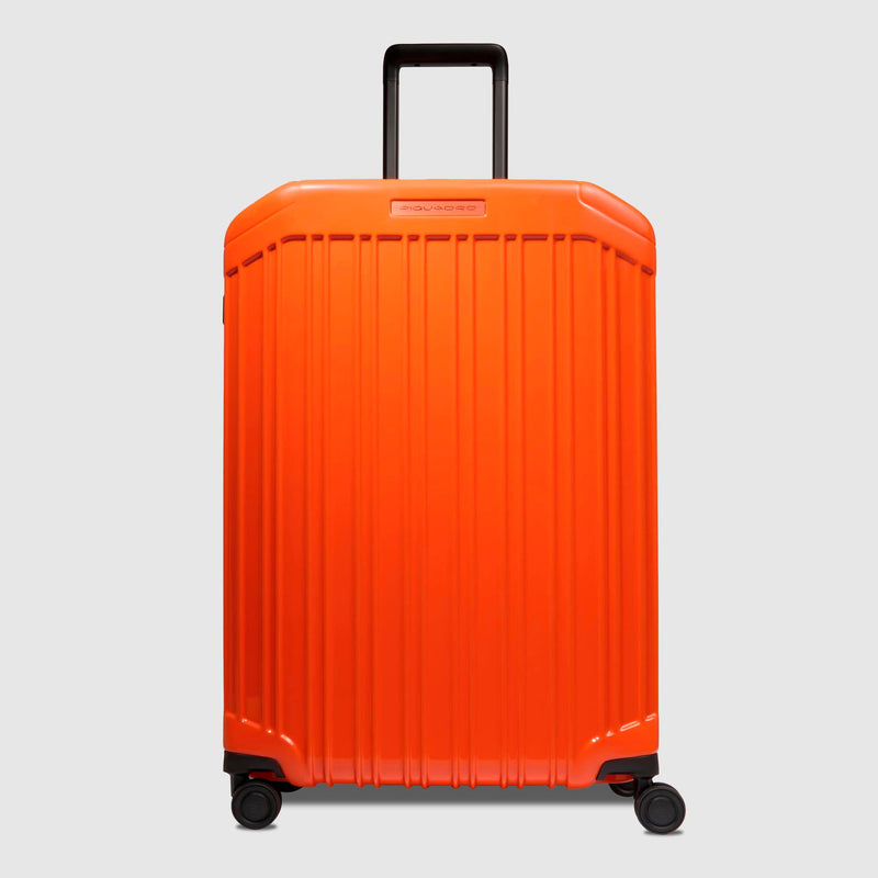 Medium size, expandable 4 wheel suitcase