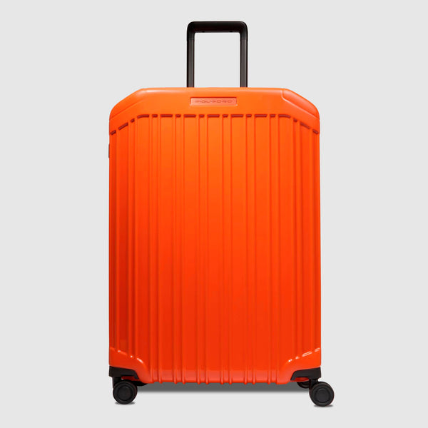 Medium size, expandable 4 wheel suitcase