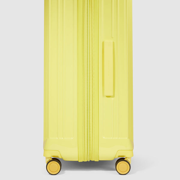 Medium size, expandable hardside spinner