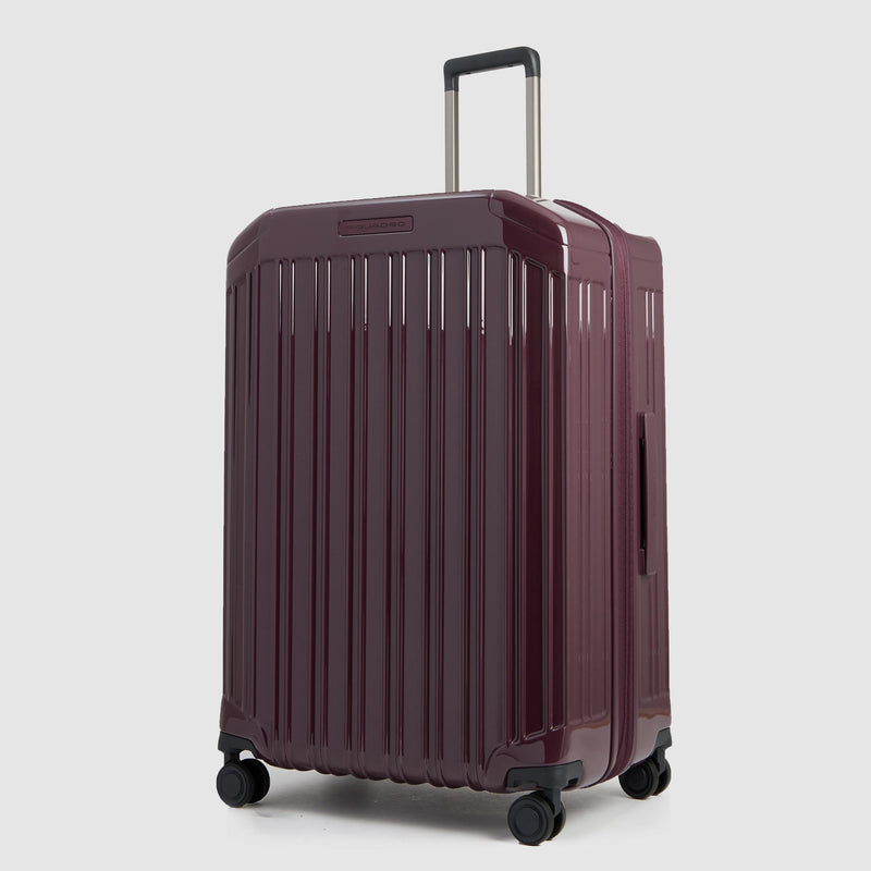 Expadable, large 4 wheel suitcase