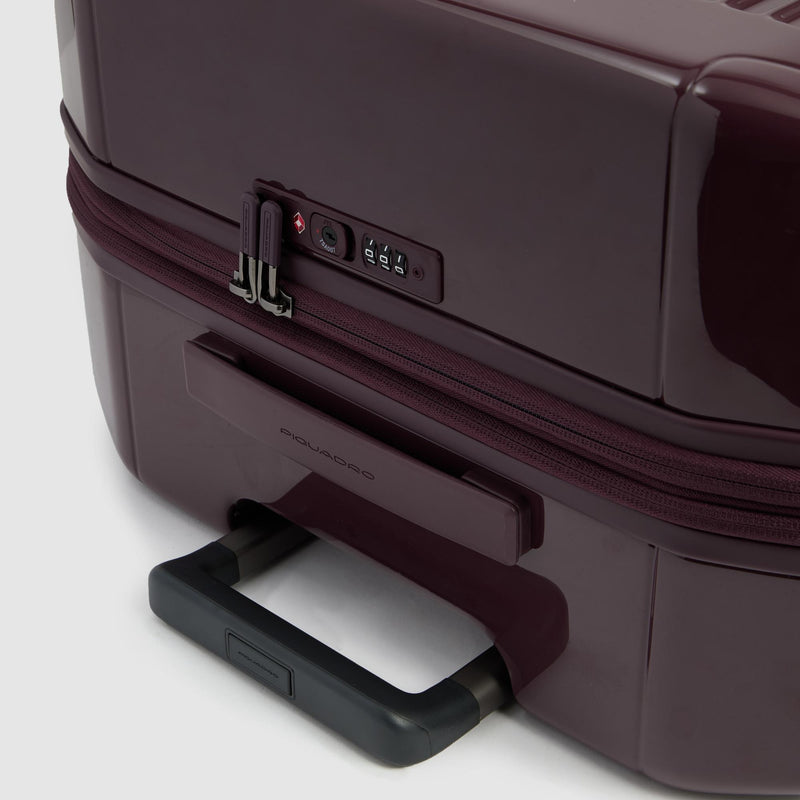Expadable, large 4 wheel suitcase