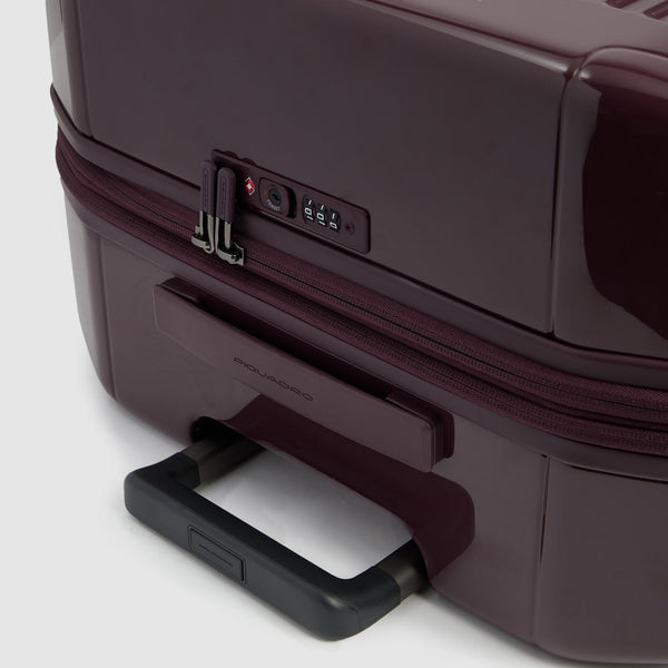 Expadable, large 4 wheel suitcase