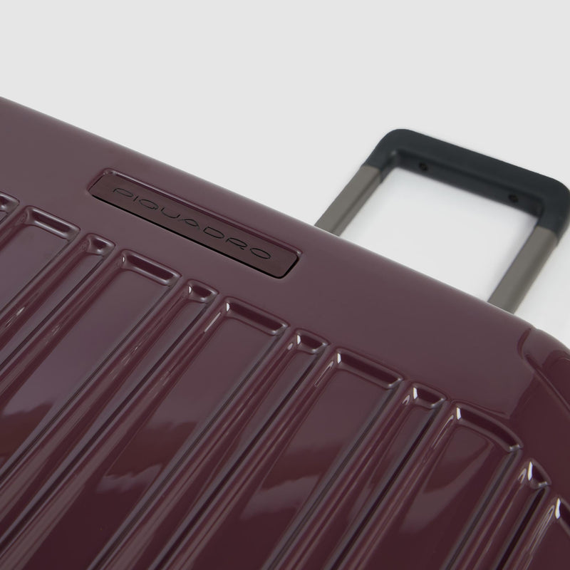 Expadable, large 4 wheel suitcase