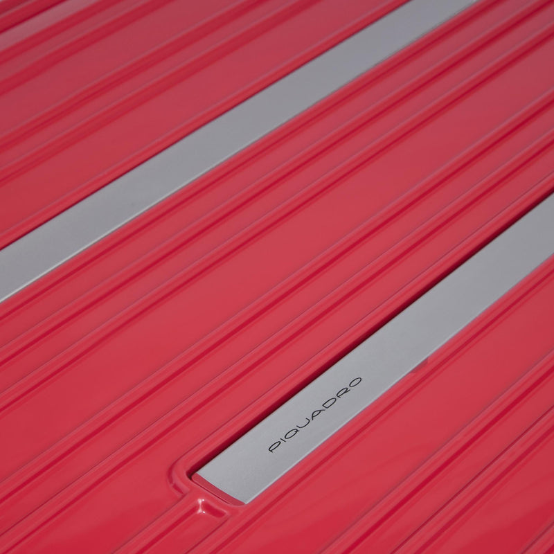 Expadable, large 4 wheel suitcase