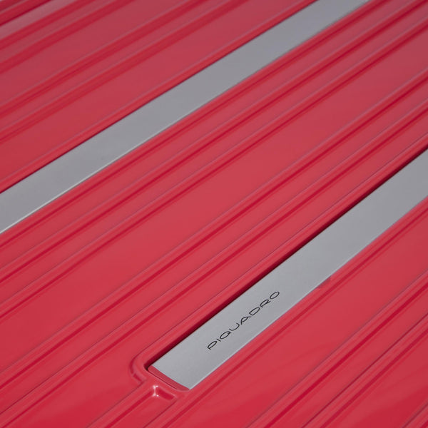 Expadable, large 4 wheel suitcase