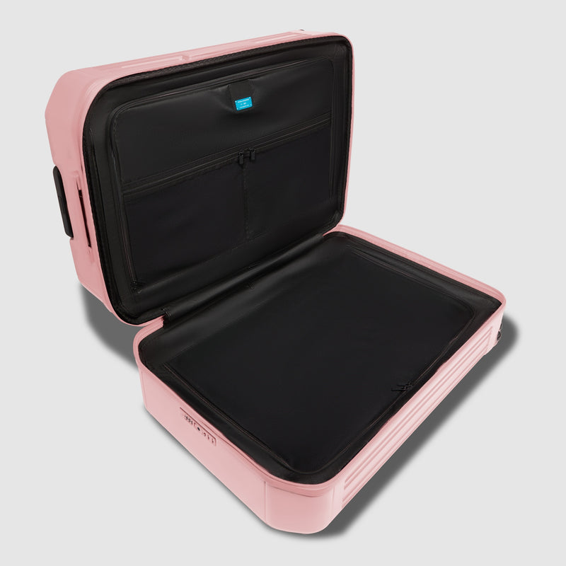 Expadable, large 4 wheel suitcase