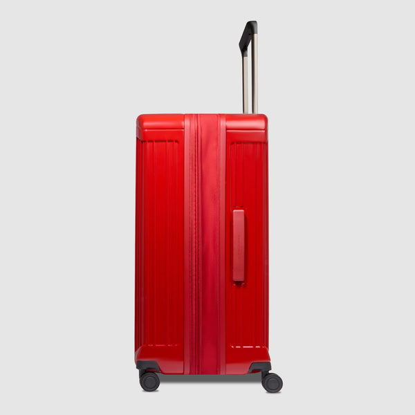 Expadable, large 4 wheel suitcase