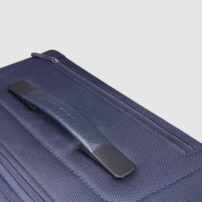 Medium size, expandable suitcase 4 wheels