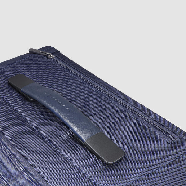 Medium size, expandable suitcase 4 wheels