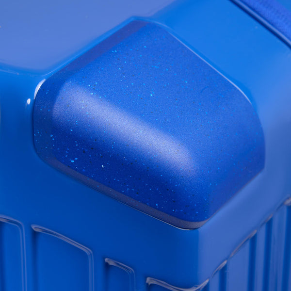 Hardside 4 wheel suitcase in trunk shape, small