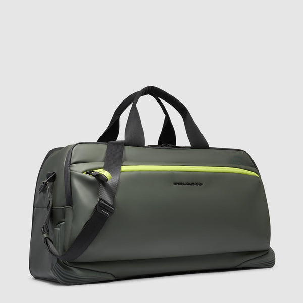 Water resistant duffel bag