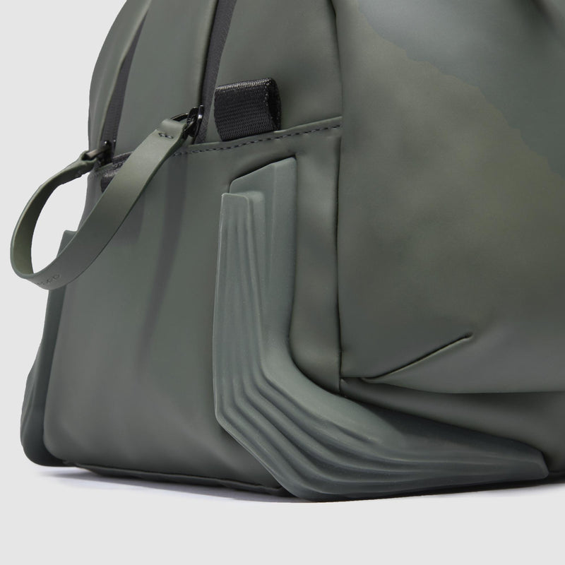 Water resistant duffel bag