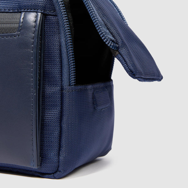 Toiletry bag in recycled fabric