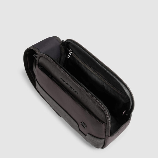 Toiletry bag in recycled fabric