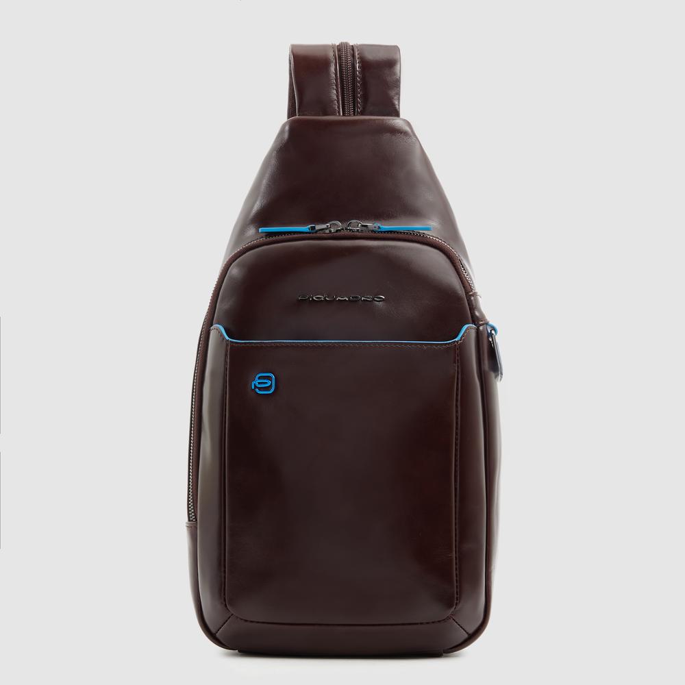 Zaino monospalla uomo porta iPad® mogano1