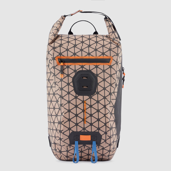 Watertight backpack with roll top fastening