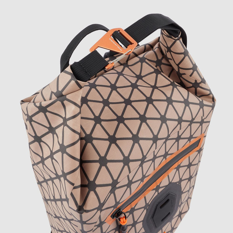 Mochila impermeable, con cierre superior enrollabl