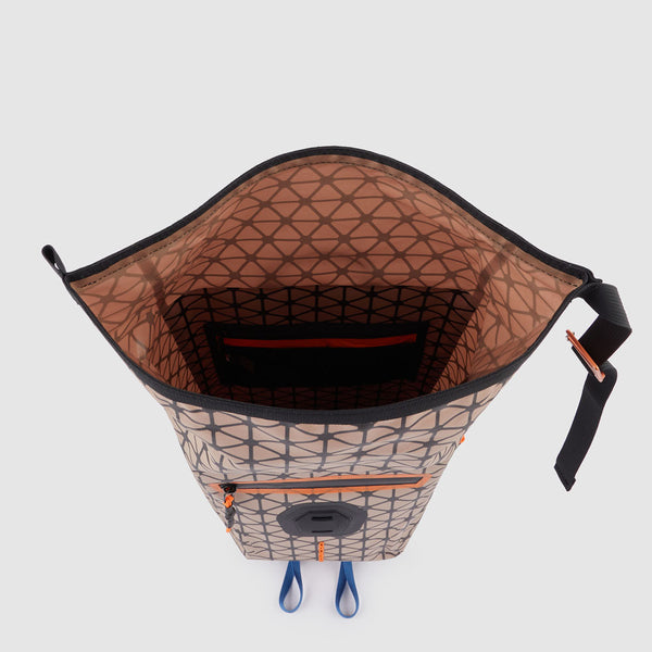 Watertight backpack with roll top fastening