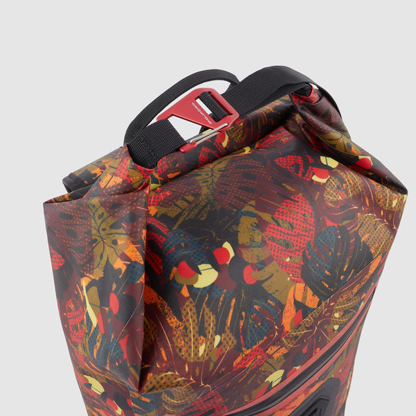 Watertight backpack with roll top fastening