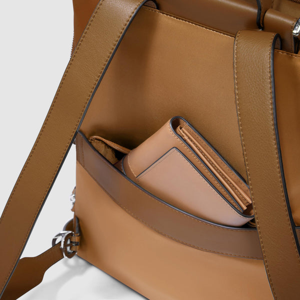 Expandable, women’s laptop backpack 15,6"