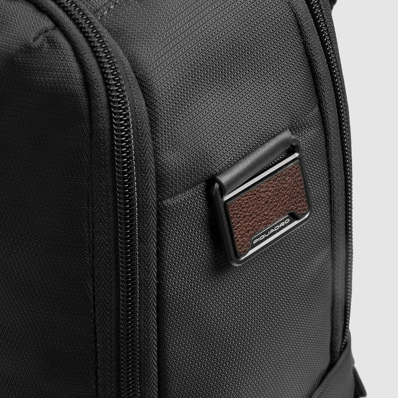 Expandable laptop backpack 15,6"