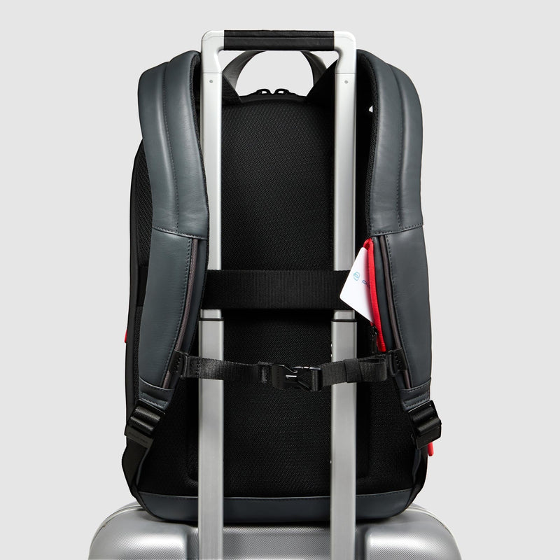 Expandable laptop backpack 15,6"