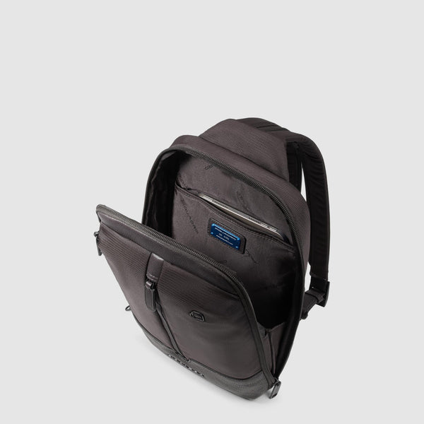 Sling bag in recycled fabric