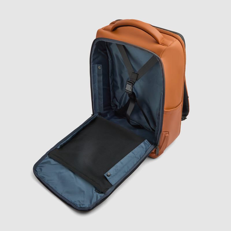 Water resistant travel laptop backpack 15,6"