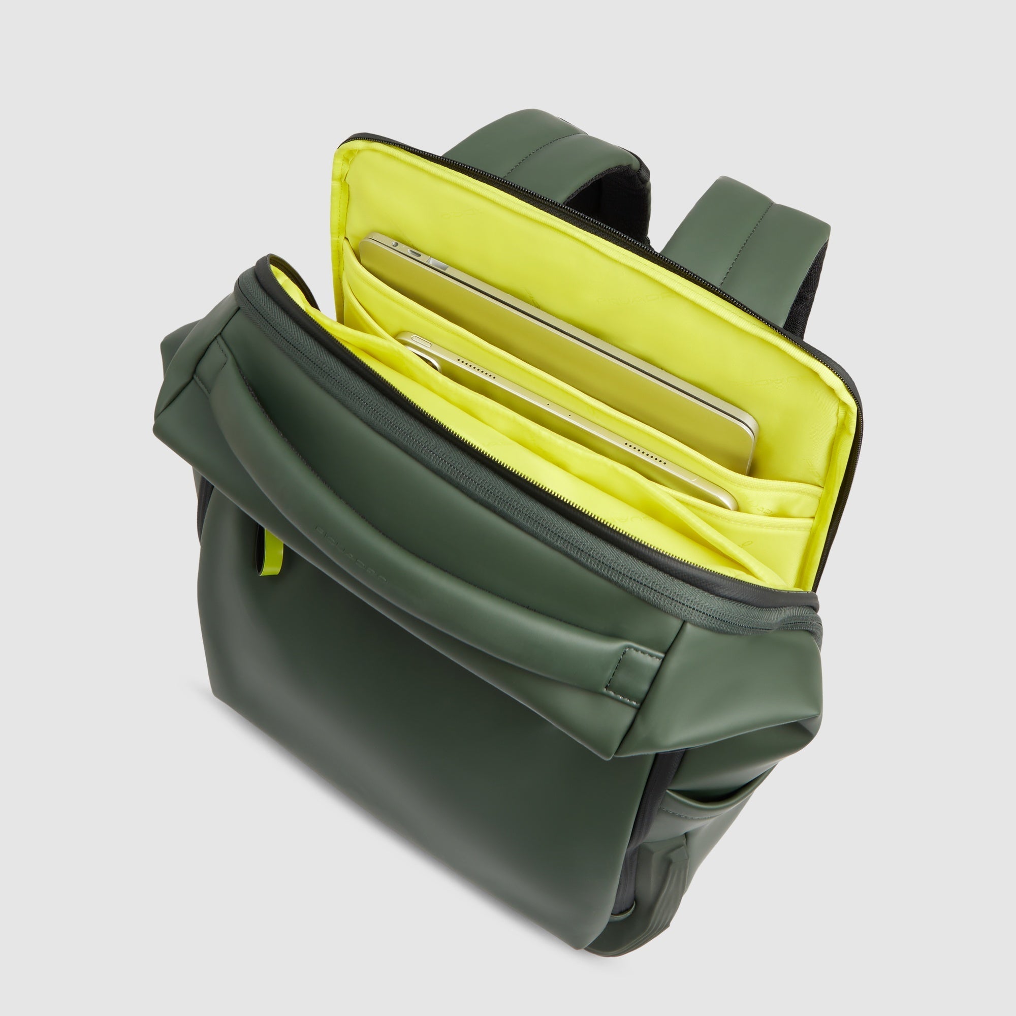 Water resistant travel laptop backpack 15,6" - green Water resistant travel laptop backpack 15,6" - green