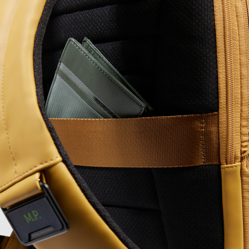 Water resistant travel laptop backpack 15,6"