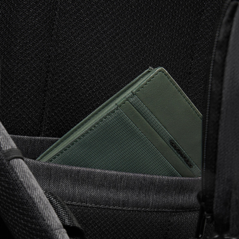 Travel laptop backpack 15,6" in recycled textile