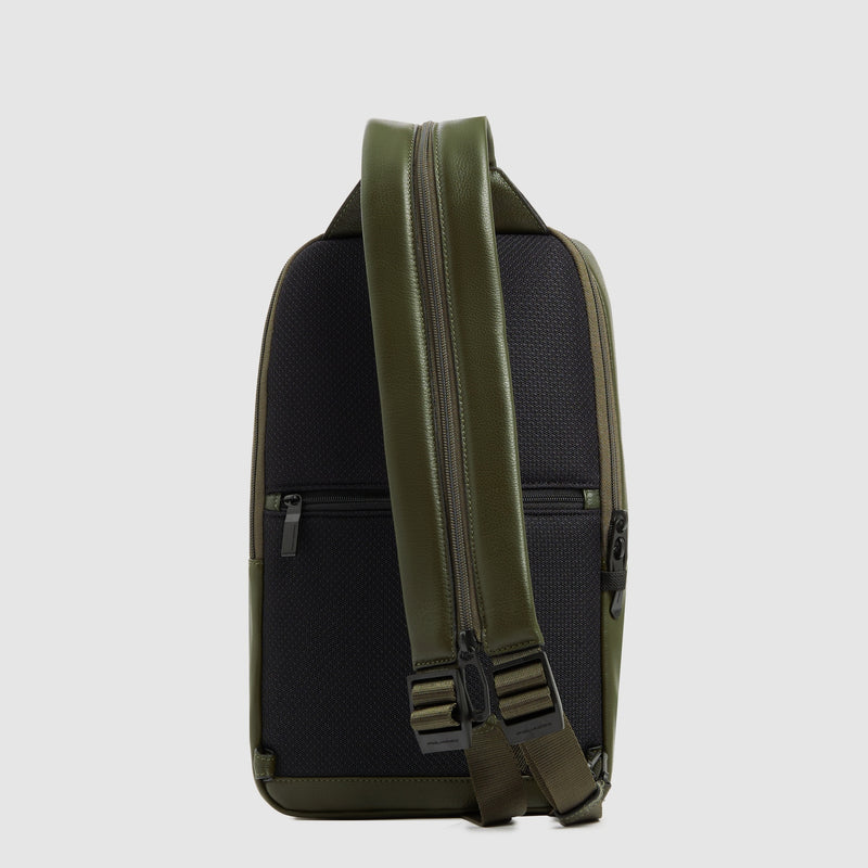 Sling bag im iPad®-Format